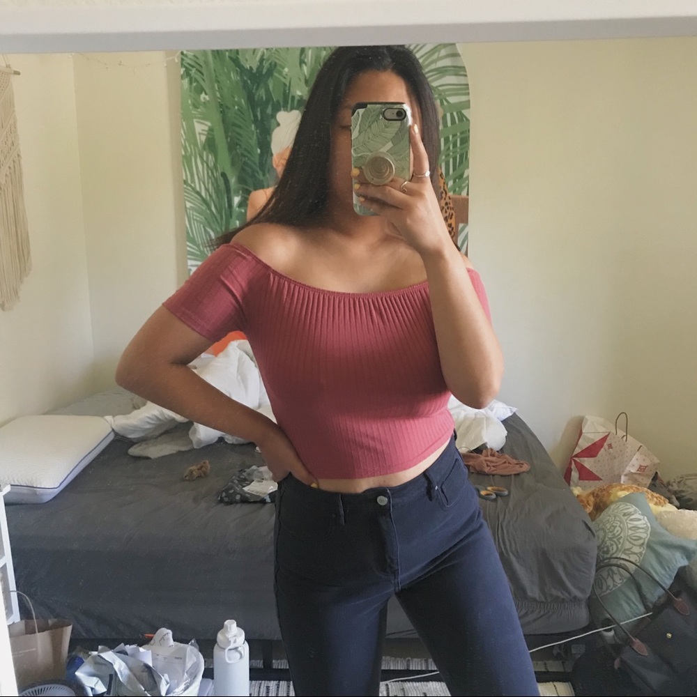 off the shoulder short sleeve crop top